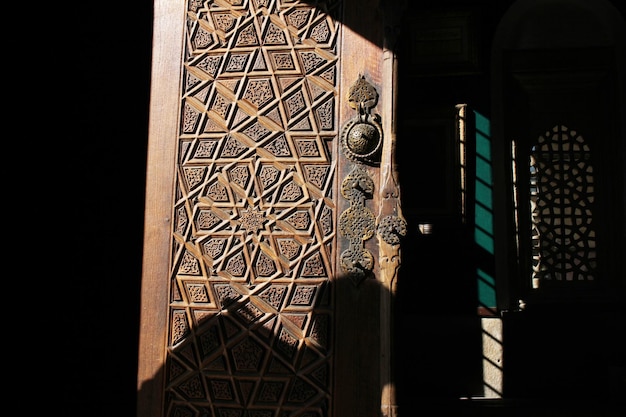Muzeum Mevlana antyczne drewniane drzwi wejściowe