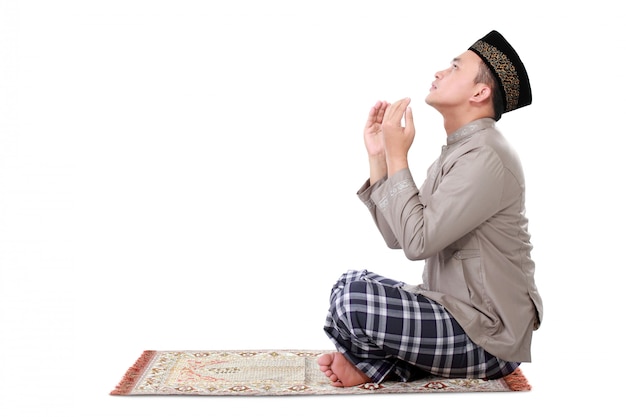 Muzułmanin Modli Się Na Dywanie