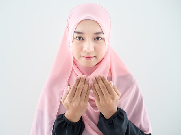 Muzułmanka Modli Się W Hidżabie