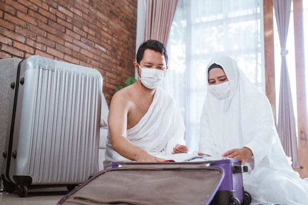 Muzułmańscy pielgrzymi żona i mąż hadżdż i umrah