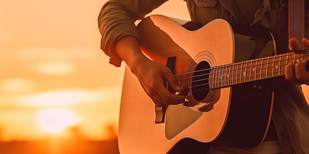 Muzyk z gitarą na trawie o zachodzie słońca miłośnik muzyki Kocham muzykę