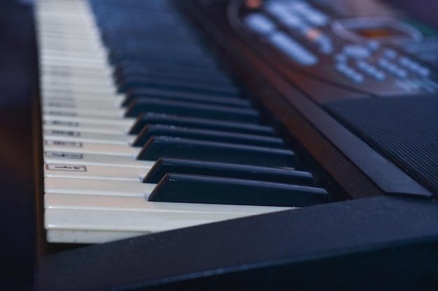 Muzyka fortepianowa klawiatura instrument klawisze czarny biały klucz muzyczny dźwięk klasyczny kość słoniowa grand grać stary koncert syntezator muzyk notatki heban jazz abstrakcja