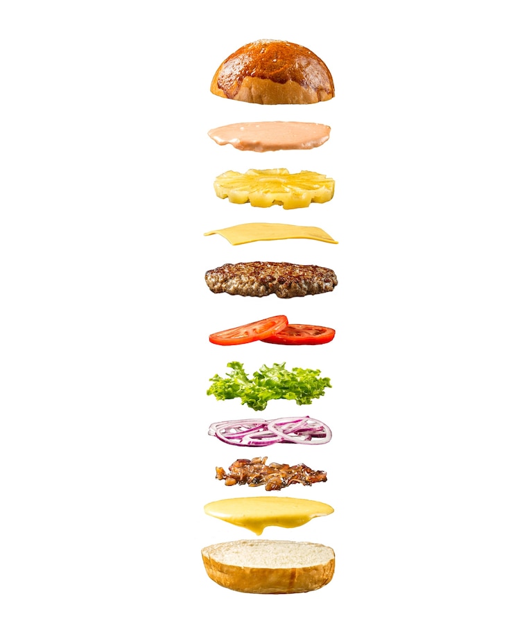 Zdjęcie na białym tle pływający ananasowy burger składniki szablon na białym tle