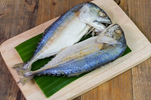 Na parze makrela lub tuńczyk gotowany na parze