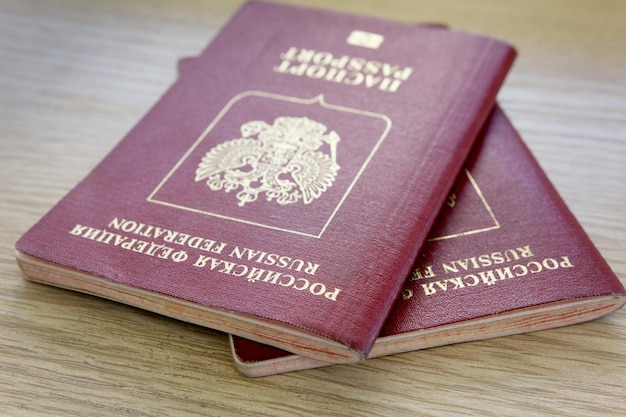 Na Stole Dwa Paszporty Obywateli Federacji Rosyjskiej