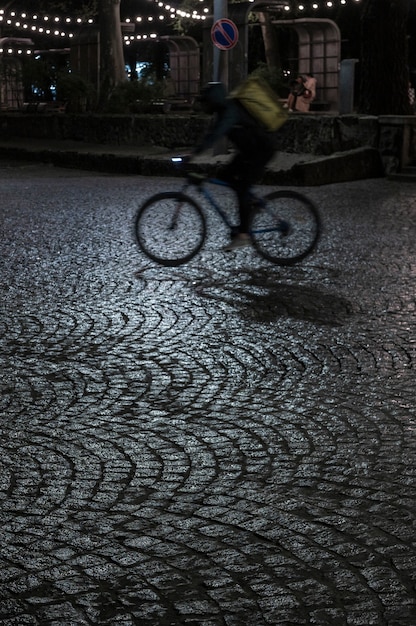 Na Zewnątrz Brukowana Tekstura Z Rowerzystą