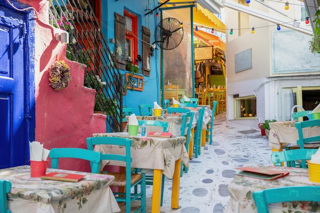 Na zewnątrz tradycyjna tawerna restauracja miejsce przeznaczenia Grecja Tinos wyspa Hora miasto Cyklady