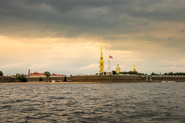 Nabrzeże i kanały w Petersburgu Rosja