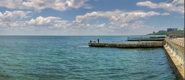 Nabrzeże plaży Lanzheron w Odessie na Ukrainie