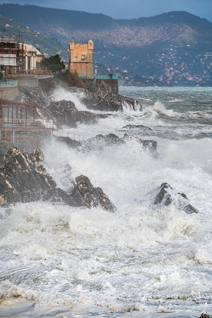 Nabrzeżna burza w Nervi