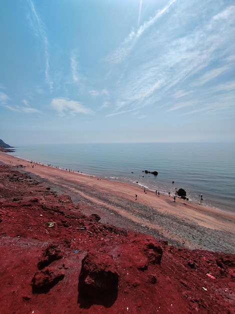 Zdjęcie najpiękniejsza czerwona plaża w hormoz iran