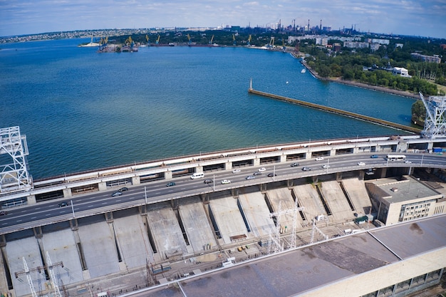 Największa elektrownia wodna na rzece Dniepr w Zaporożu.