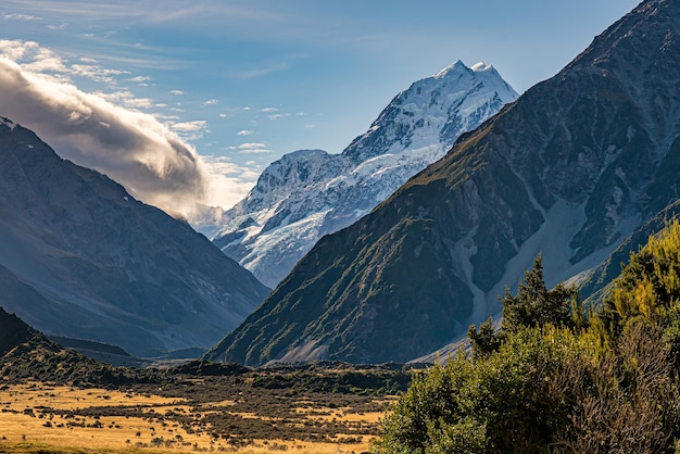 Najwyższy szczyt w Alpach Południowych Mt Cook lub Aoraki jest teraz pokryty