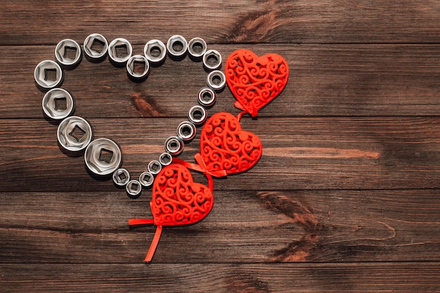 Nakrętki do klucza, zestaw narzędzi w kształcie serca. Prezent na Walentynki dla mężczyzny.