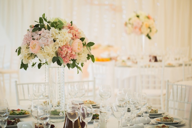 Nakrycie stołu na wesele