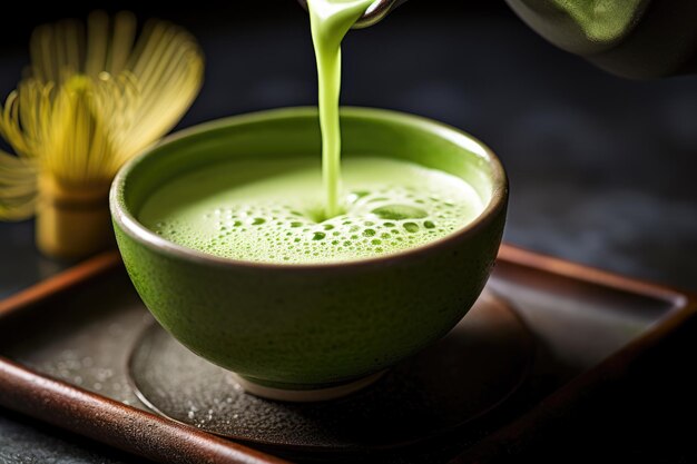 Nalewany jest napój z zielonej herbaty matcha AI Generated