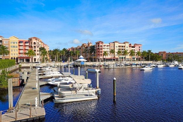 Naples Podpalany marina w Florida usa