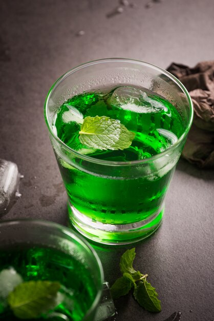Napoje bezalkoholowe o smaku zielonych owoców