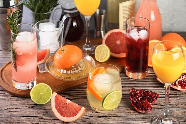 Napoje i koktajle Na bazie ginu z różnymi owocami cytrusowymi