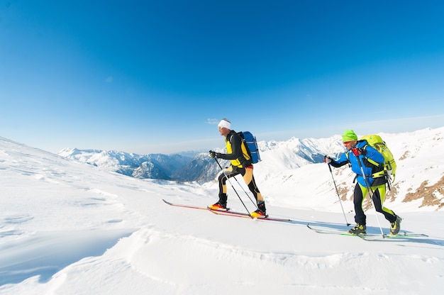 Narciarstwo alpejskie w akcji we włoskich Alpach