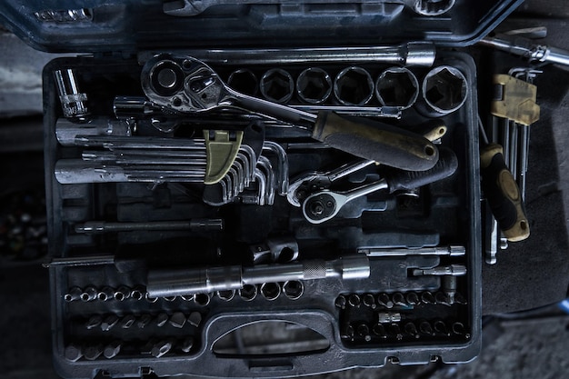 Narzędzia W Serwisie Samochodowym, Sprzęt Do Renowacji I Naprawy Auta W Garażu