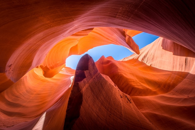 Zdjęcie naturalna formacja skalna antelope canyon