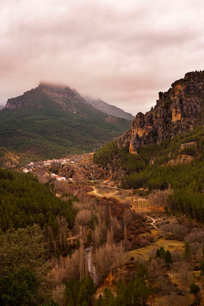 Naturalny krajobraz doliny Toba Jaen