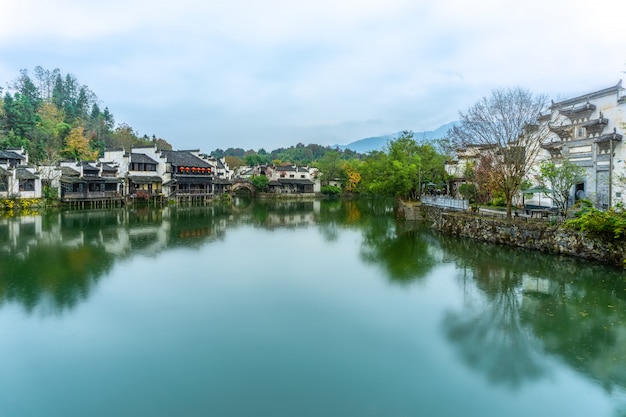 Naturalny krajobraz starożytnej wioski Huangshan