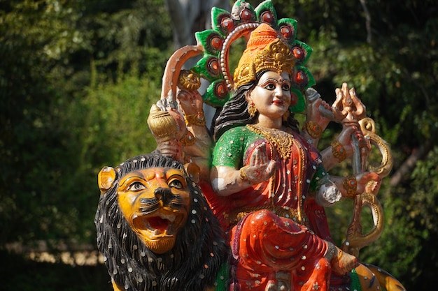 Navratri I Durga Pooja Koncepcja Posąg Indyjskiej Bogini Sherawali Maa Siedzącej Na Tygrysie