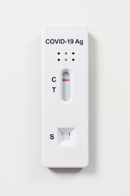 Negatywny wynik testu na koronawirusa (Covid-19) za pomocą zestawów SARS-CoV-2 Antigen Rapid Test do samodzielnego testowania w domu