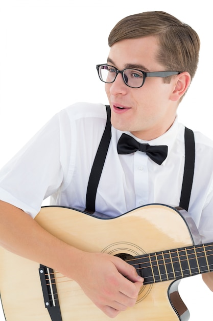 Nerdy hipster gra na gitarze