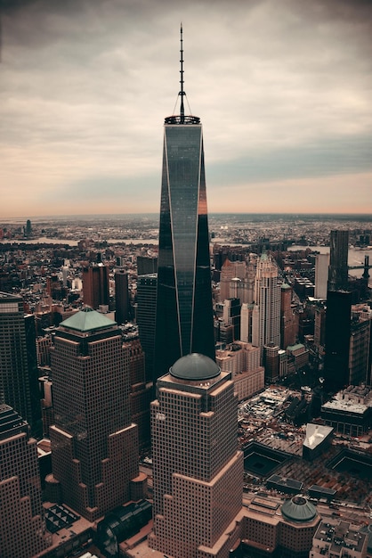 NEW YORK CITY-20 stycznia: One World Trade Center widok z lotu ptaka 20 stycznia 2014 r. w Nowym Jorku. Jest to czwarty najwyższy budynek na świecie.