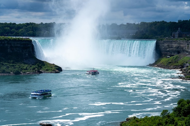 Niagara Falls Ontario Kanada 10 lipca 2021 Niagara Falls Cruise Rejs statkiem Horseshoe Falls