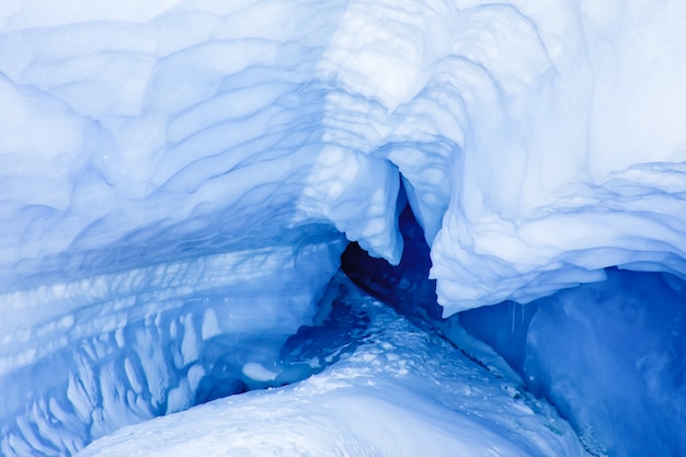 Niebieska jaskinia lodowa