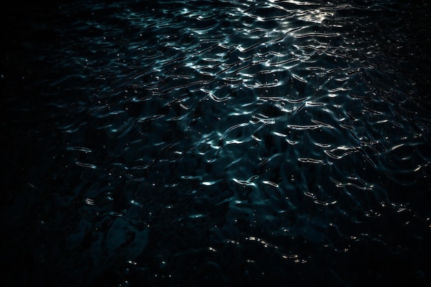 Niebieska powierzchnia wody z wsady w puli Abstrakcyjna tła