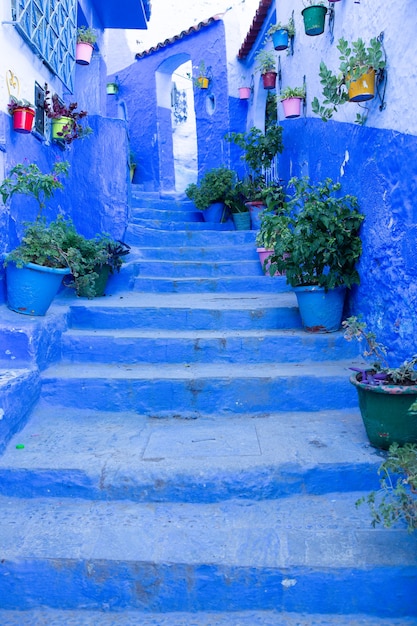 Niebieska ulica i domy w Chefchaouen Maroko