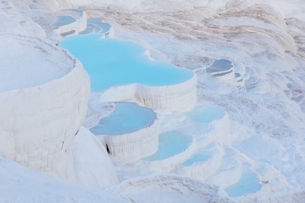 Niebieska Woda W Basenach Trawertynowych Pamukkale