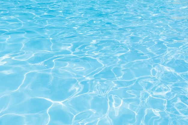Niebieski i jasny marszczyć wody i powierzchni w basenie, Piękny ruch delikatny fali w basenie