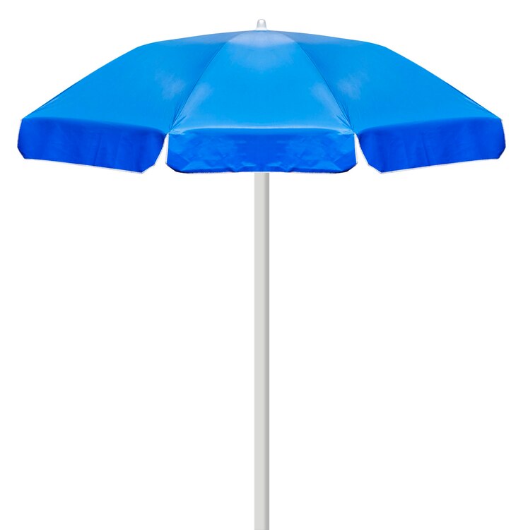 Zdjęcie niebieski parasol plażowy izolowany na białym tle z ścieżką wycięcia