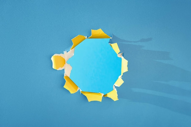 Niebieski żółty Papier Dziura Makieta Tło Dla Twojego Produktu Copyspace Miejsce Na Tekst