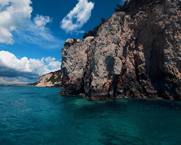 Niebieskie jaskinie na wyspie Zakynthos Grecja