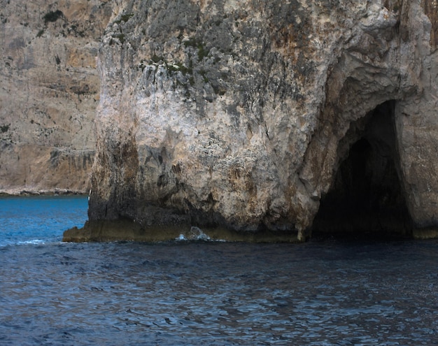 Niebieskie jaskinie na wyspie Zakynthos Grecja