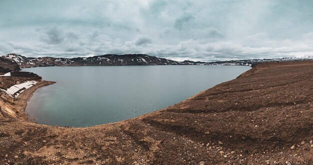 Niebieskie jezioro Oskjuvatn