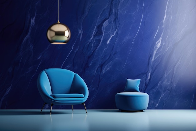 niebieskie krzesło i otomana w minimalistycznym pokoju