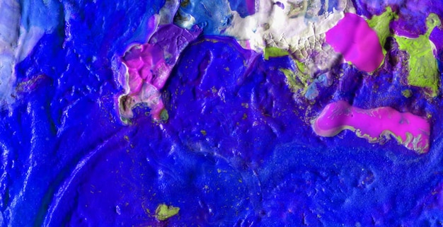 Zdjęcie niebiesko-fioletowy obraz ze słowem miłość