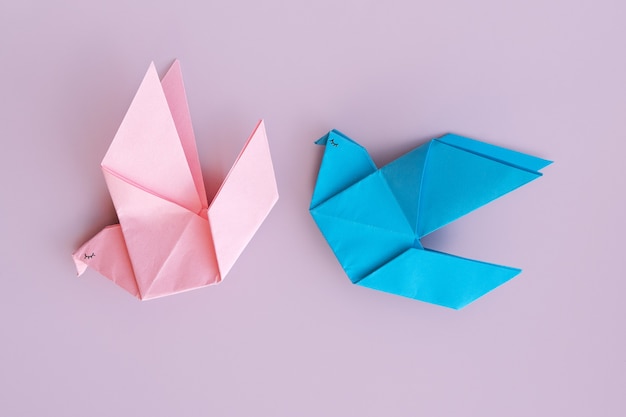 Niebiesko-różowe Ptaki Origami, Symbolizujące Miłość I Romans