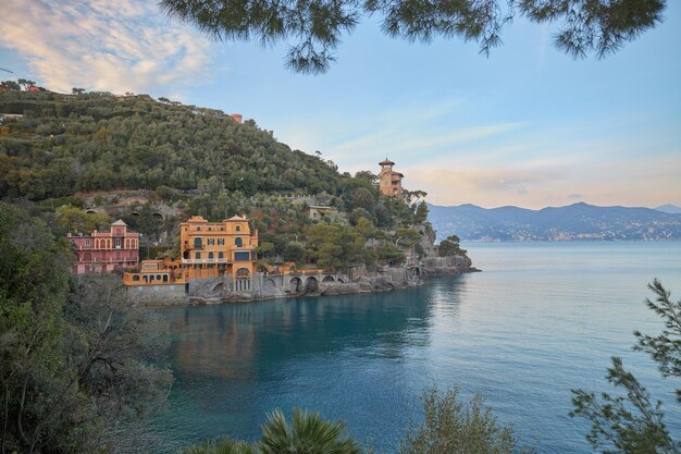 Zdjęcie niekończące się lato w idyllicznej zatoce portofino