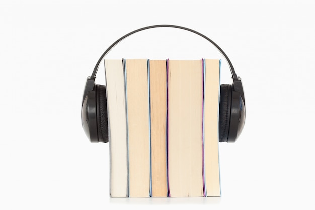 Niektóre książki i słuchawki