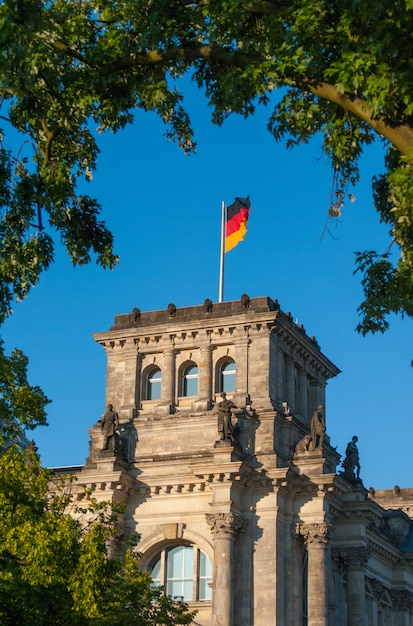 Niemiecka flaga na Reichstagu