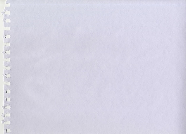 Niepowlekany Papier O Wysokiej Rozdzielczości W Kolorze Białym, W Kolorze Wody, Wyrwany Z Kwadratowej Spiralnej Dziury W Notebooku